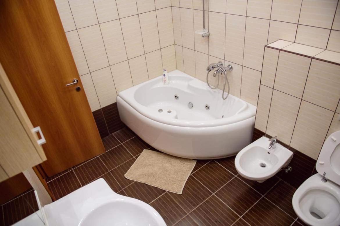 Sadara Sea Breeze Apartment Navodari Bagian luar foto